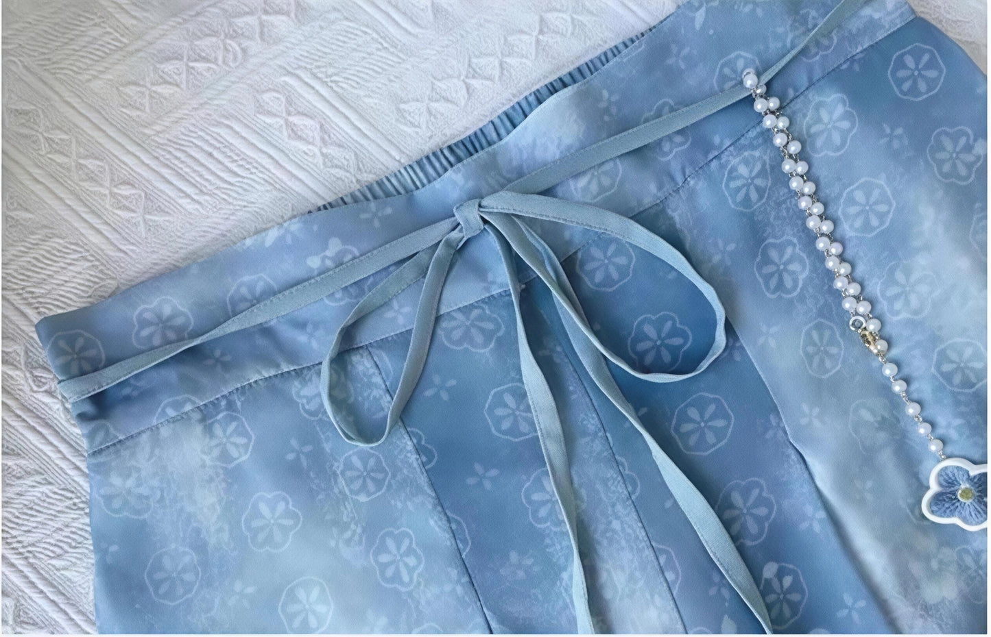 Shorts con accesorio incluido